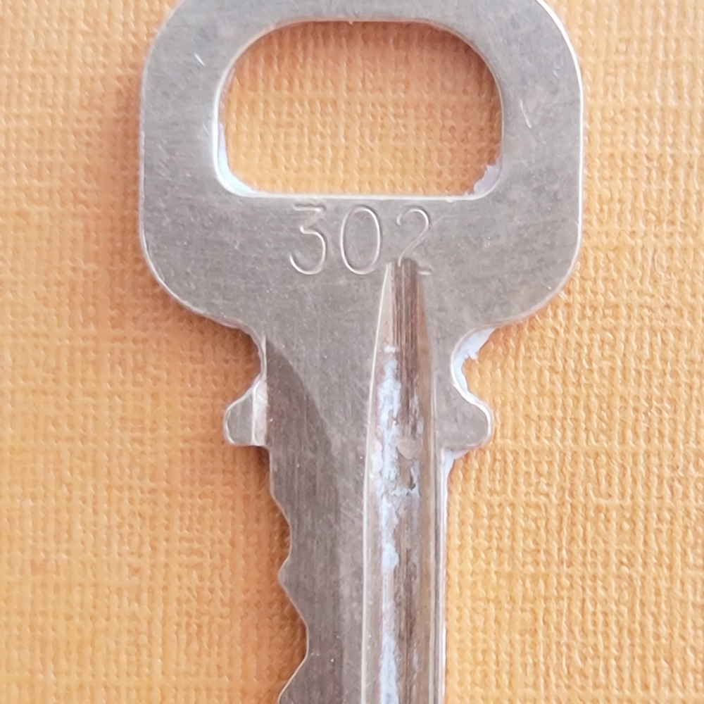 Louis Vuitton authentic brass padlock and key❤ - Picture 4 of 6